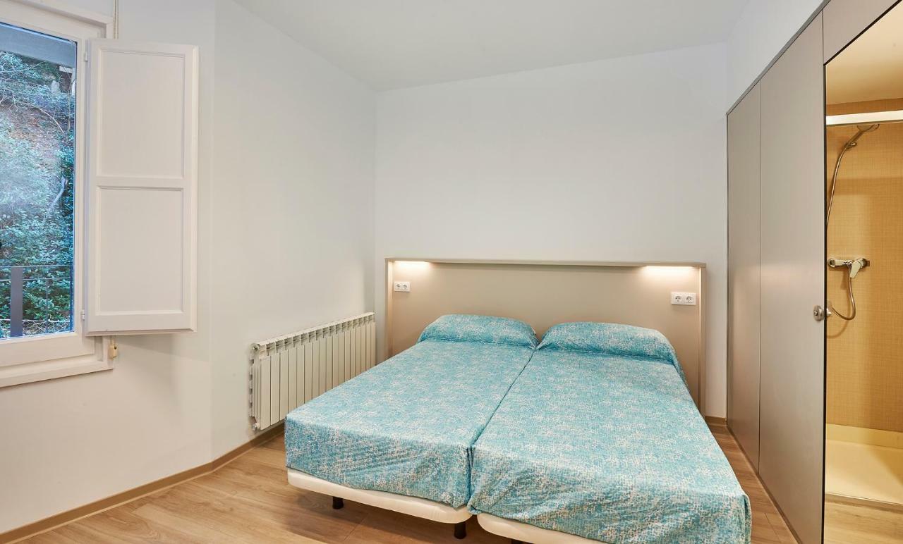 Alberg Abat Oliba Monistrol de Montserrat Dış mekan fotoğraf A bedroom with two single beds