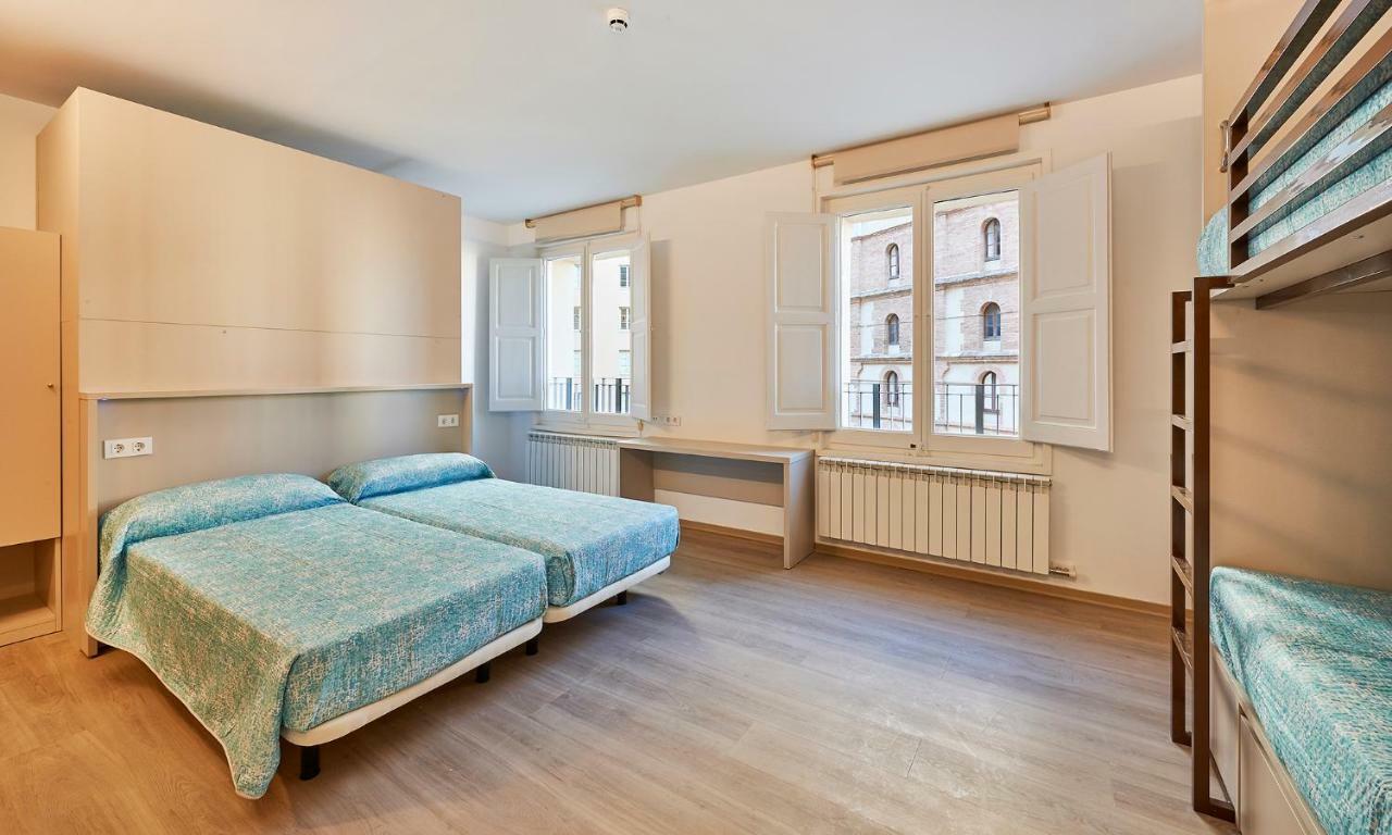 Alberg Abat Oliba Monistrol de Montserrat Dış mekan fotoğraf Hostel room in Madrid, Spain